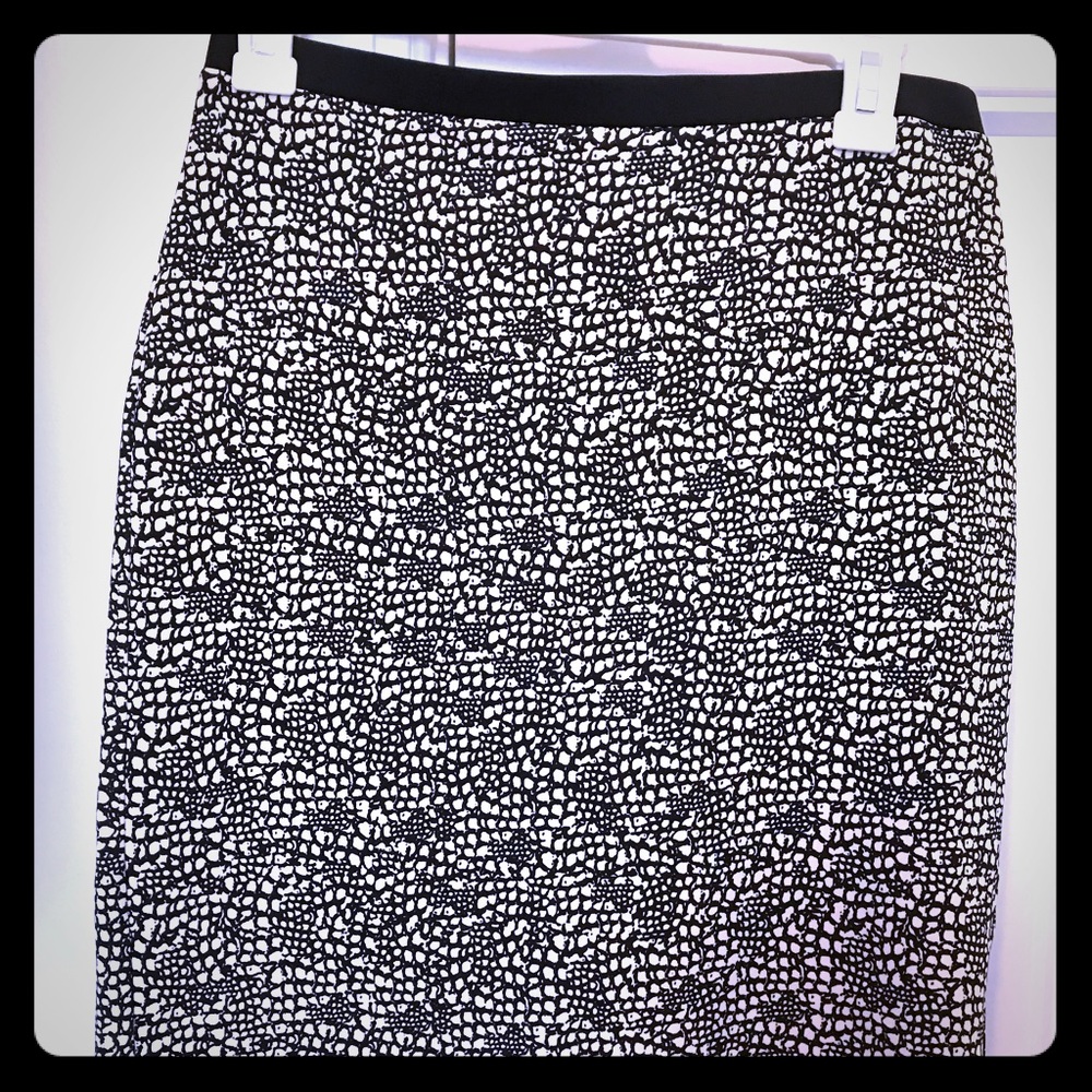 Fitted skirt